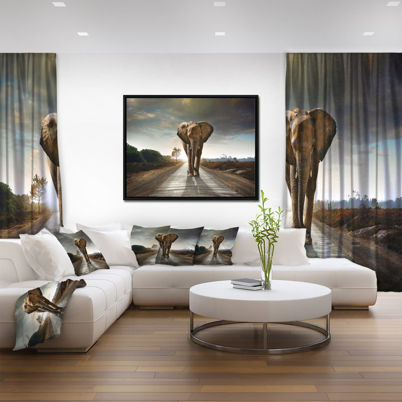 «Single Walking Elephant», reproduction de photo sur toile tendue encadrée, H 12 po x l 20 po x P 1 po