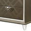 Élégante table de chevet champagne foncé avec élément de fabrication pratique
