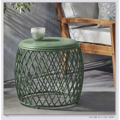 Table d'appoint élégante en fer à motif treillis, légère et durable pour une décoration moderne et fonctionnelle.