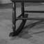 Chaise berçante en bois massif Tamicka-569193520
