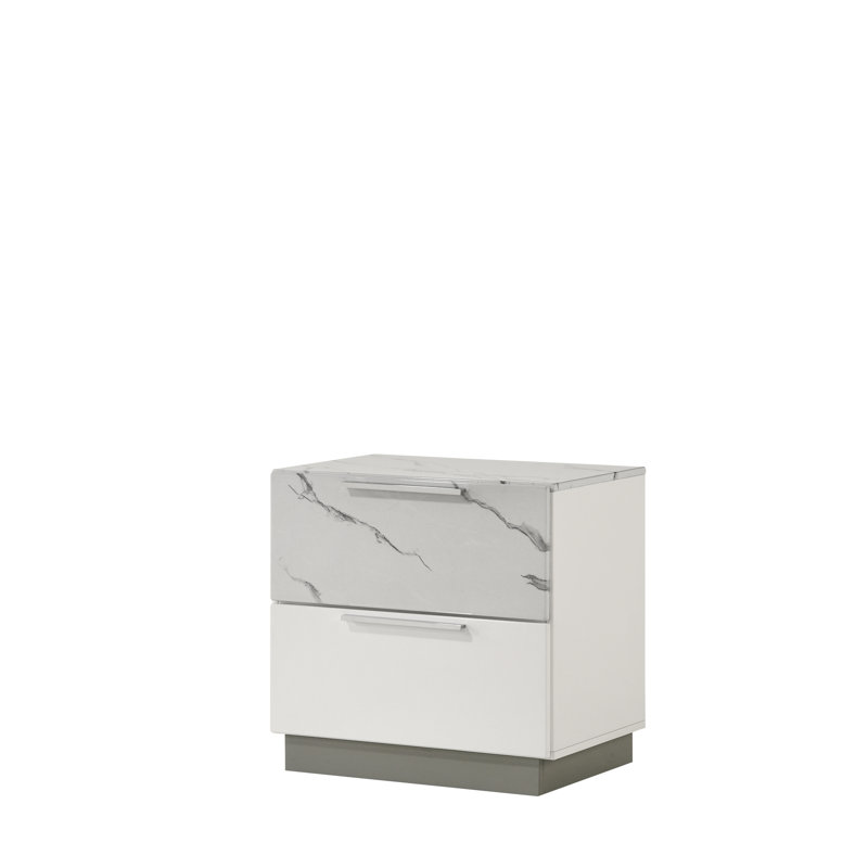 Table de chevet Mist avec deux tiroirs avec mécanismes de glissement sans effort, motif en laque blanche et détails en marbre, tiroir supérieur en velours rouge pour les bijoux précieux, solution de rangement compacte pour chambre à coucher