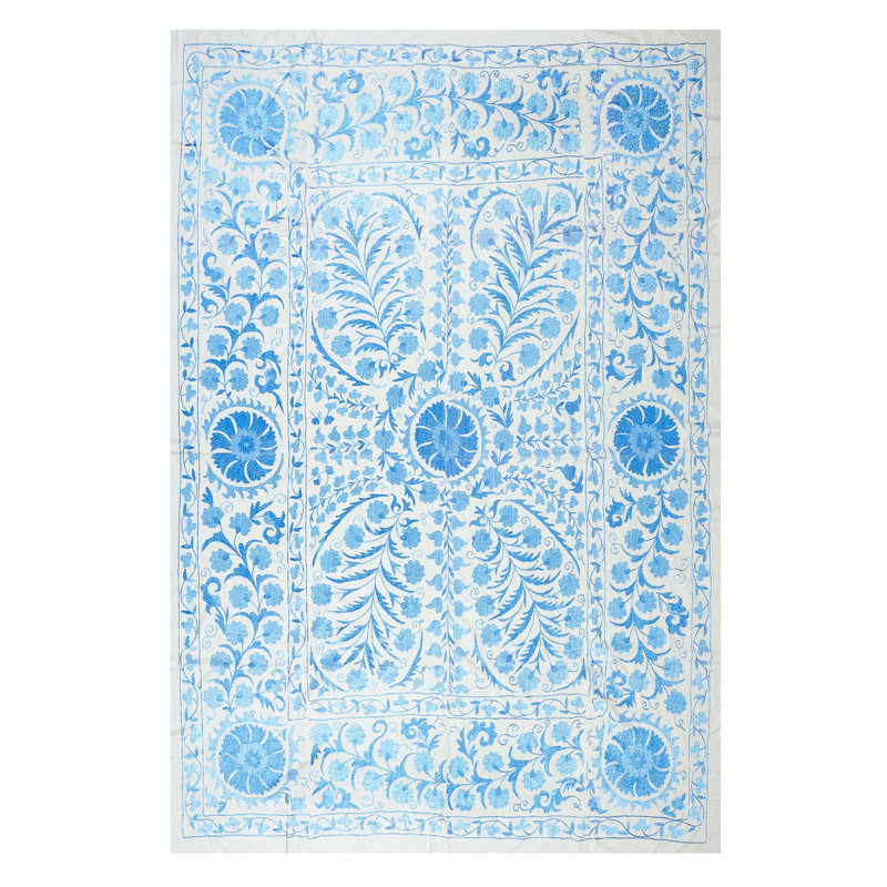 Housse de lit moderne 76 po x 95 po en crème et bleu clair. Décoration murale en soie brodée