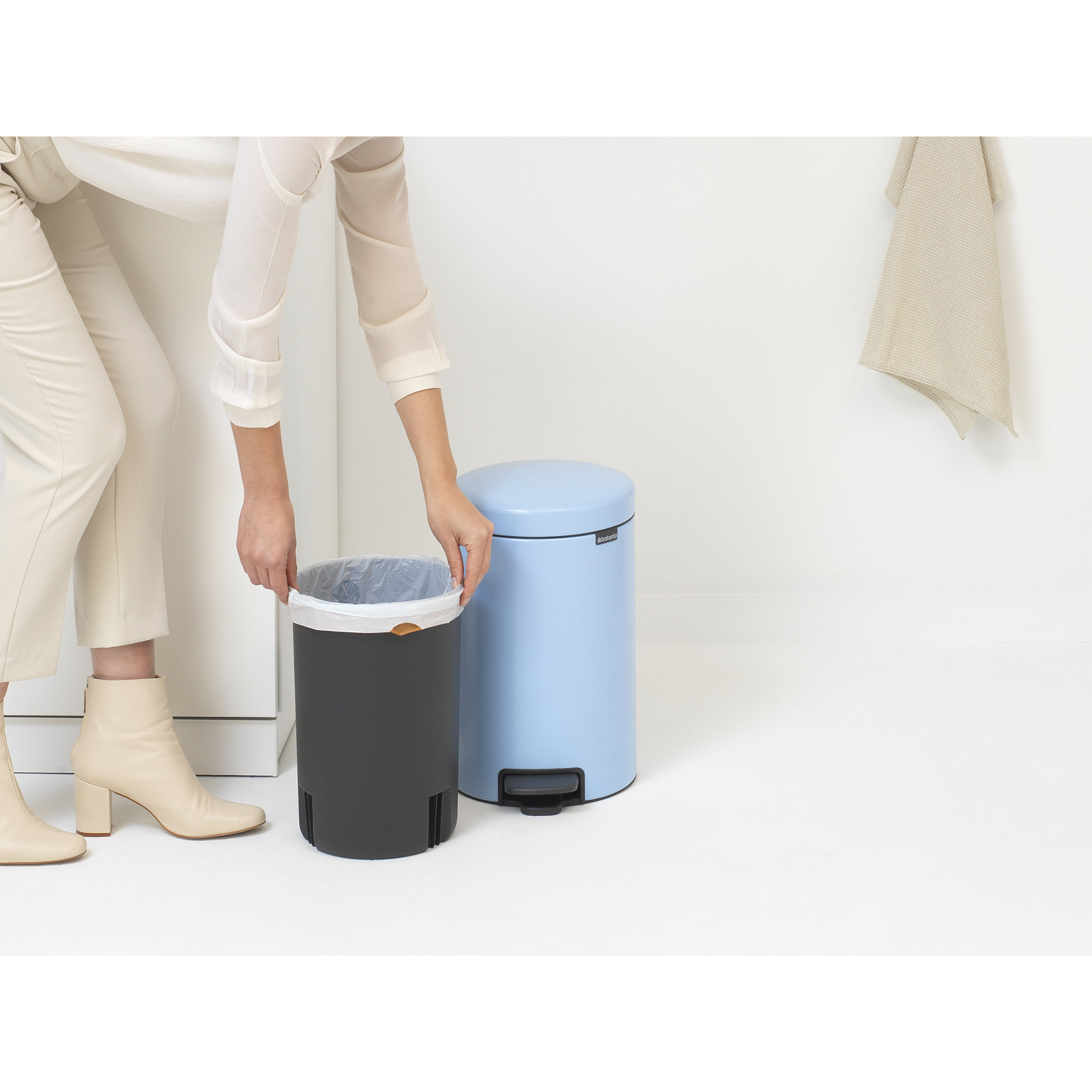Brabantia Newicon Step On Trash Can, 3.2 Gallon (12 Liter), Dreamy Blue