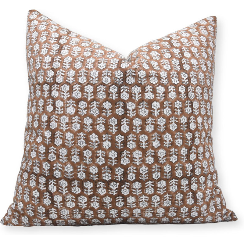 Coussin décoratif en coton fabriqué à la main avec bloc Fab Fabine - Tulsi Buti, rouille, H 26 po x l 26 po