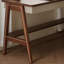Bureau avec tiroirs doubles et tablettes de rangement ouvertes-738163416