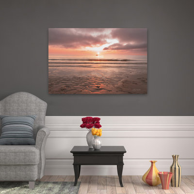«Let It Set With The Sun», paysage de plage gris contemporain avec nuage