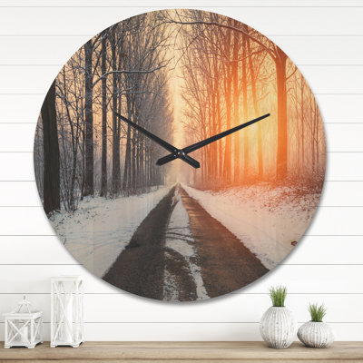Horloge murale Bright Sun Break in Winter Forest