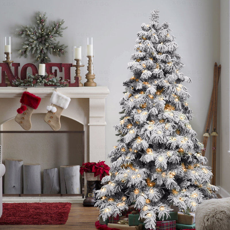 Arbre de Noël enneigé en forme d'épouvantail de 7 pi avec 360 lumières DEL blanc chaud, 890 pointes de mémoire en PVC, poteau électrique et structure à charnières