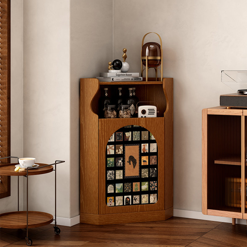 Utilisation intensive de l'armoire d'angle, Brun