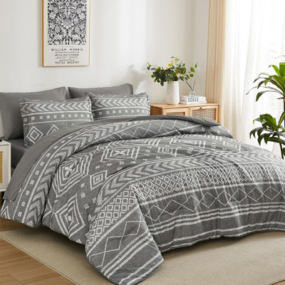 7-Piece Reversible Boho Aztec Bed in a Bag Lightweight Soft Comforter Set with Sheets Pillowcases & Shams