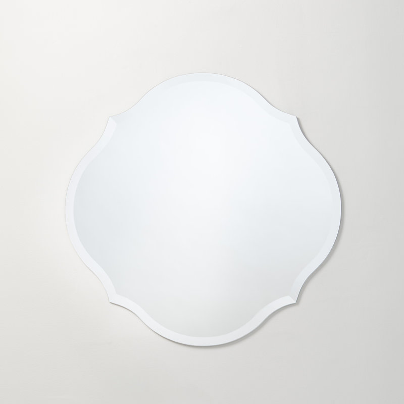 Miroir de salle de bain à bords festonnés Sammy