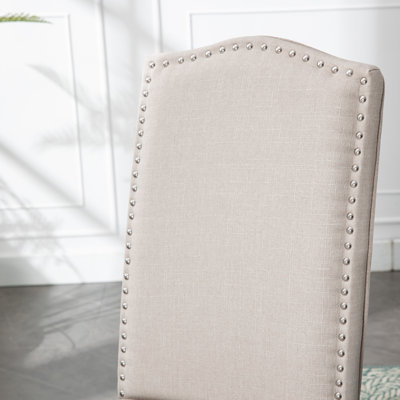 Chaise de salle à manger à dossier plein et garniture cloutée Rucha