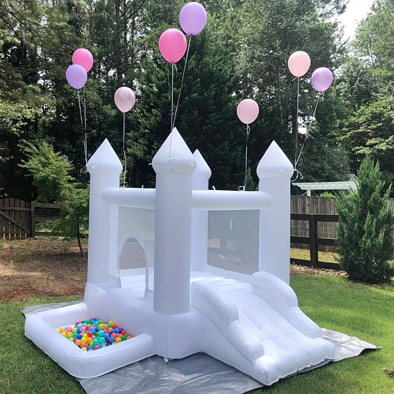 Maison blanche pour enfants qui rebondit, château gonflable, glissade et grande piscine à balles, idéale pour les rassemblements d'enfants, les anniversaires, les événements, etc.