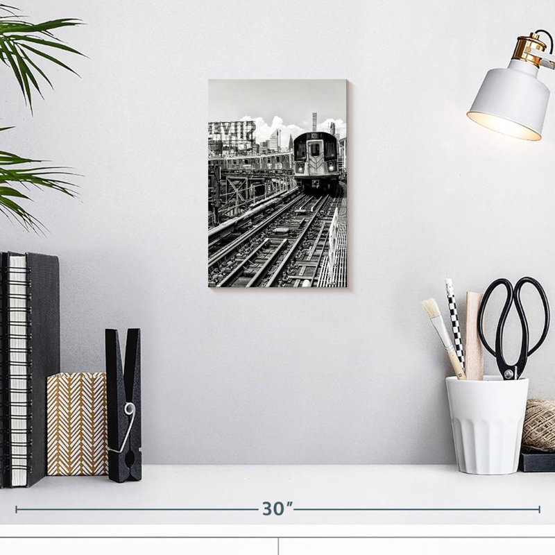 Mehar Line 7 Queens, 12" H x 8" W