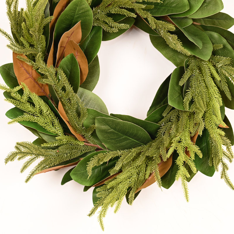 Couronne de porte de 22 po en forme de pin de magnolia
