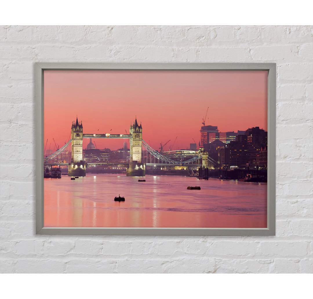 Pink Nights Through The Tower Bridge - Einzelne Bilderrahmen Kunstdrucke auf Leinwand