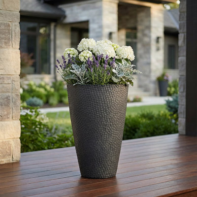 Cara Composite Hammer Texture Pot Planter