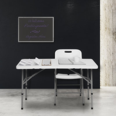 Table pliante rectangulaire Regency Trestle Series 48 po x 24 po, en plastique moulé par soufflage de qualité commerciale - Blanche
