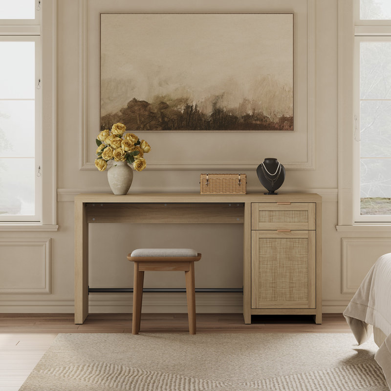 Bureau 59,5 po en rotin Boho avec espace de travail spacieux et rangement caché, Sand Oak