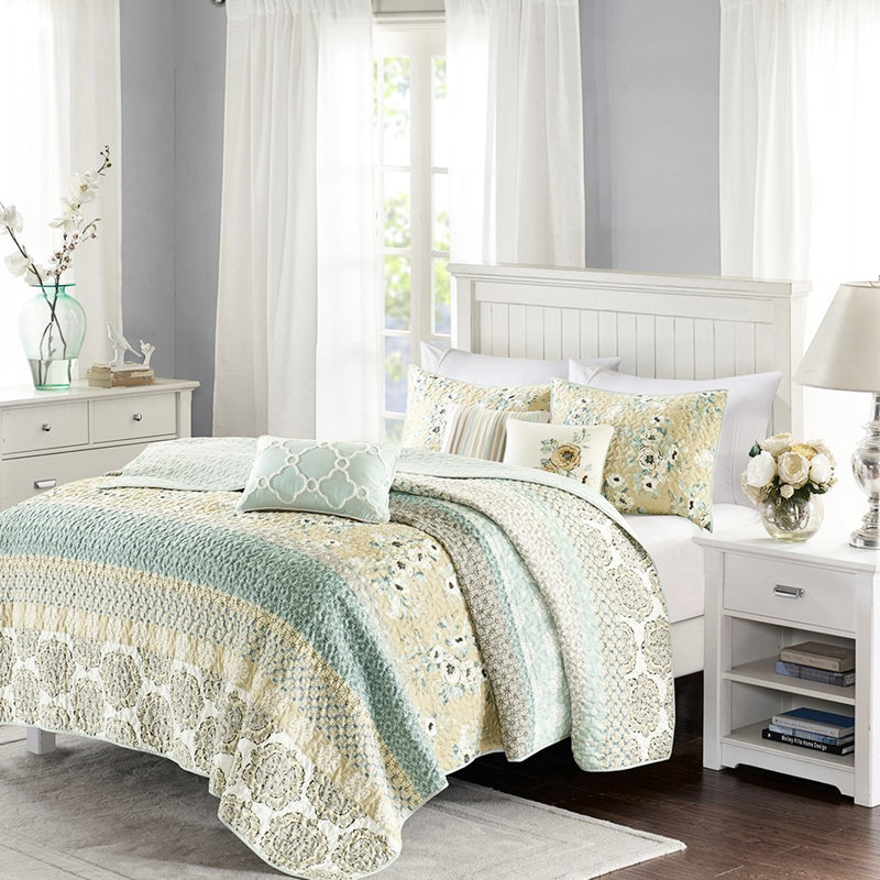 Édredon très grand / très grand avec 2 taies décoratives et 3 coussins brodés, King Quilt + 5 Additional Pieces