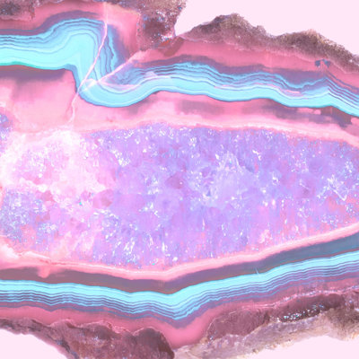«Amald Emanuela Carratoni Serenity and Rose Agate with Amethyst Crystals» par Emanuela Carratoni - reproduction d'art sur toile tendue