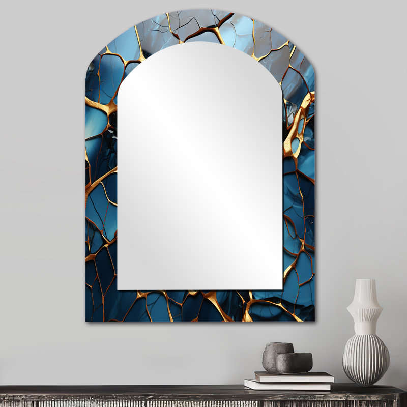 Or et mosaïque de marbre bleu agate I - grand miroir mural asymétrique abstrait, miroir moderne arche unique, impression d'art en métal