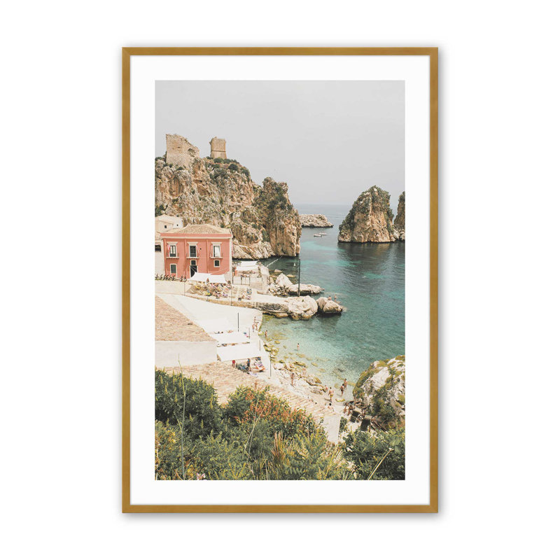 Imprimé de bord de mer côtier, Cadre simple en or poli, H 15,25 po x l 12,25 po x P 1,25 po