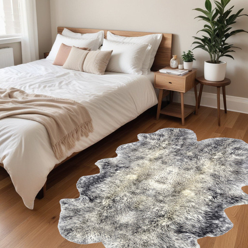 Tapis gris en peau de mouton Galindo, Novelty 4' x 6'