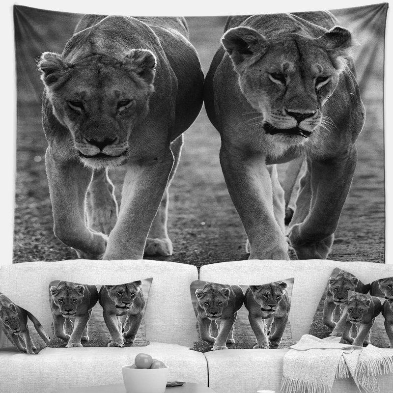 Lions animaux en tapisserie noire et blanche, H 50 po x l 60 po