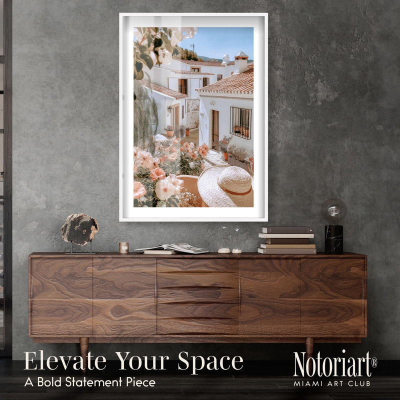 «Roses Courtyard Shadowbox Print» par Notoriart, H 46 po x l 31 po, Blanc