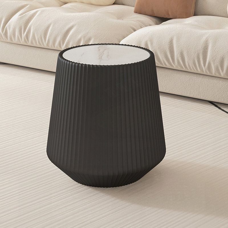 Table basse moderne en cuir fritté avec dessus en pierre pour un mobilier de salon élégant et durable, Or/noir