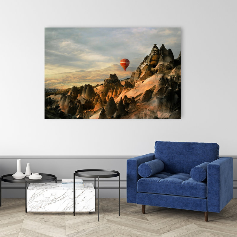 «Hot Air Balloon Over Cappadocia Dreamy Serene Abstract Landscape Nature», reproduction d'art, 40" H x 60" W