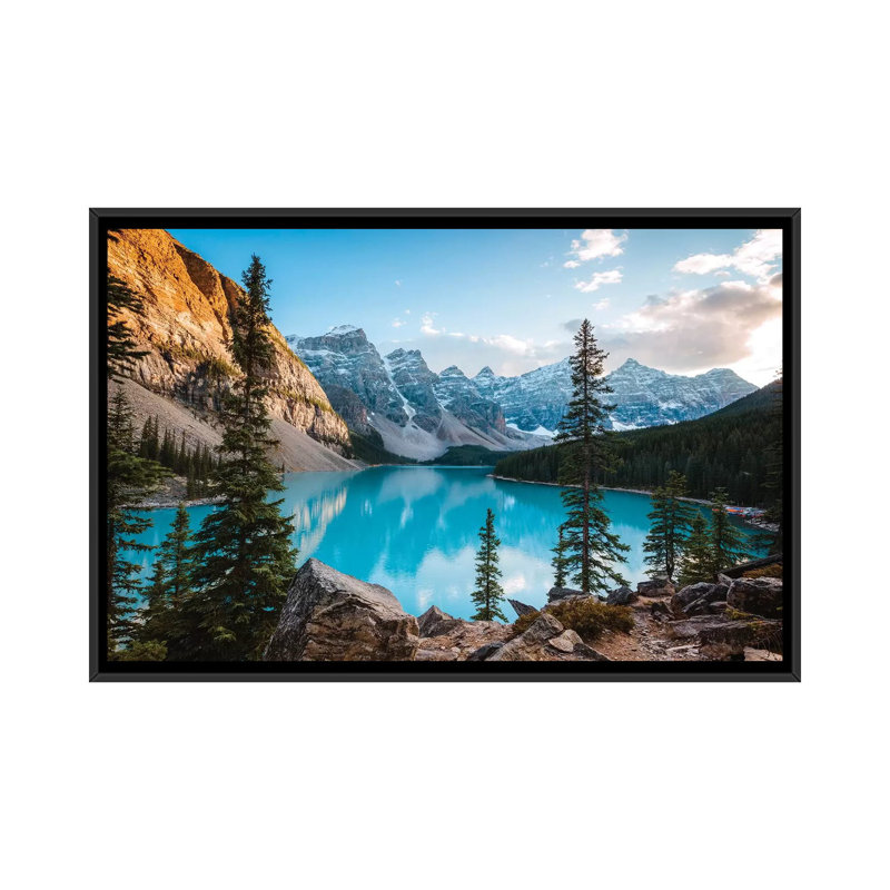 «Autumnal Moraine Lake», reproduction de photo sur toile, Toile avec cadre noir, Pas de tapis, H 32 po x l 48 po x P 1,5 po