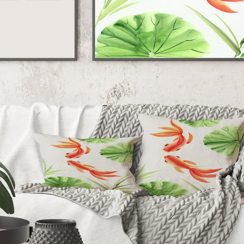 Housse et insert de coussin carré Goldfishes Parmi les feuilles de lotus, 18" x 18"