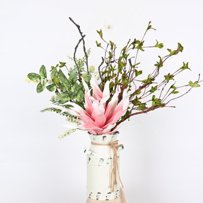 Arrangement floral de printemps artificiel d'été avec un seau en métal pour la décoration murale de la porte d'entrée