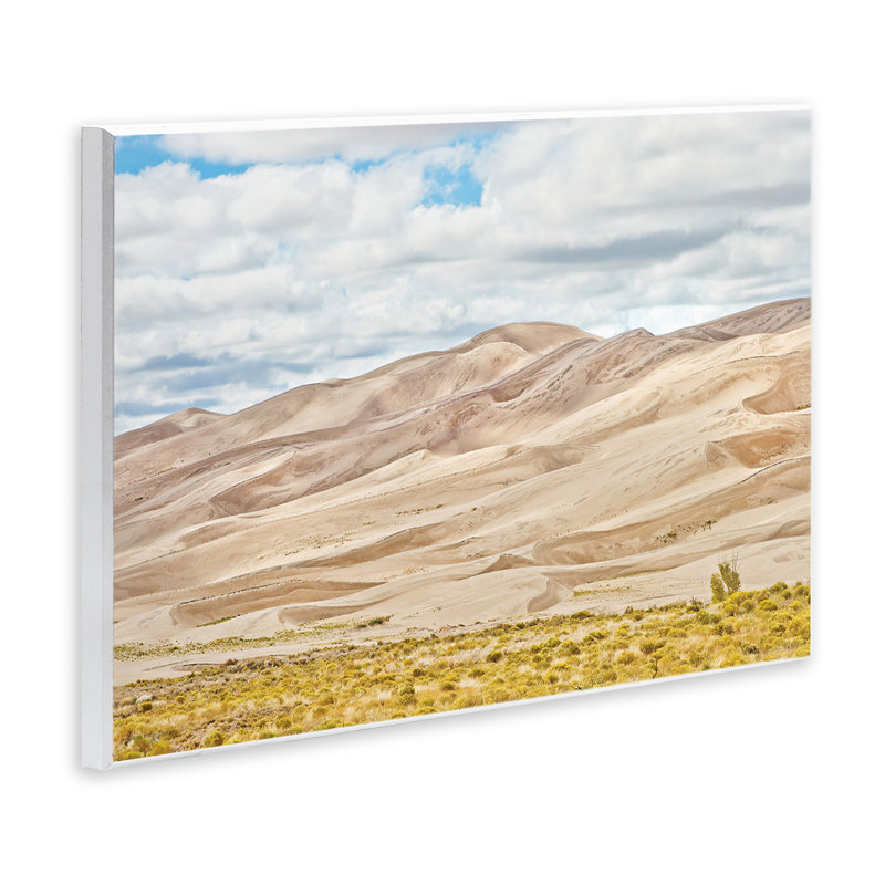 Plaque murale Dunes In The Distance, design par Seven Trees Design, H 13 po x l 19 po