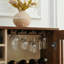 Armoire à vin Mid-Century cannelée, support à vin / porte-verres - standard-130482740