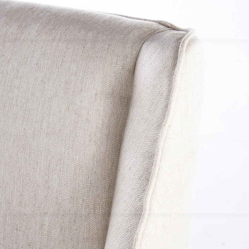 Chaise Worthington