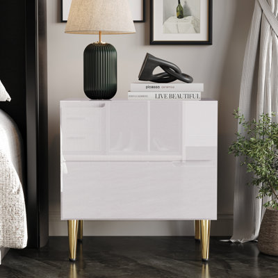 NIGHTSTAND IN WHITE