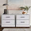 Deux tables de chevet en blanc-129434166