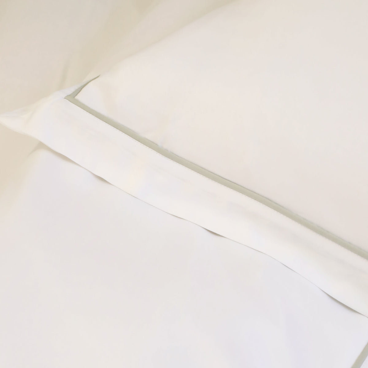 Sheena Rayon Duvet Cover Set, Queen Duvet Cover + 2 Standard Shams, White/Seaglass