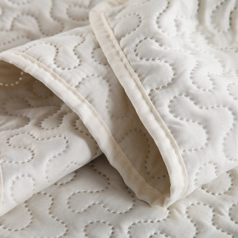 QSM02 Quilt, King Quilt + 2 King Shams, White