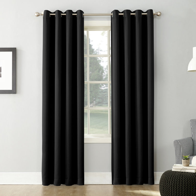 Panneau de rideau occultant avec œillets Burrier Wayfair Basics, Noir, L 54 po x L 84 po