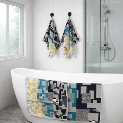 Ensemble de 4 serviettes de toilette en coton avec boucle de suspension, dégradé ombré

Serviettes idéales pour se sécher les mains et le visage, à utiliser près du lavabo. Parfait pour les salles de bain, les toilettes et les salles d'eau. Certifiées OEKO-TEX®. Entretien facile.