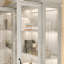 Armoire rustique avec lumière chaude
