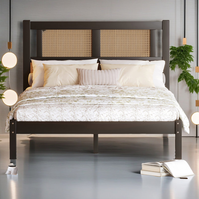 Lit plateforme en bois avec tête de lit en rotin naturel, élégance exquise et charme minimaliste pour la chambre à coucher