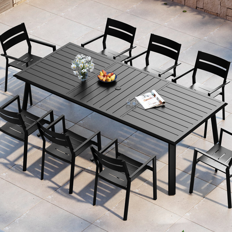 Table de salle à manger d'extérieur rectangulaire en aluminium avec trou pour parasol Rajni, l 93,9 po x P 41,7 po
