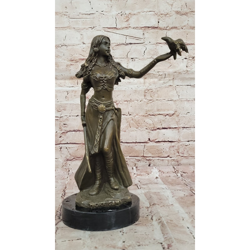 Sculpture en bronze Mythologique déesse avec oiseau