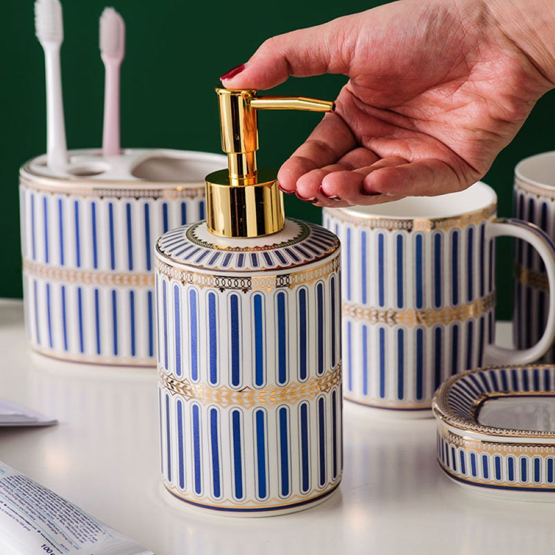 Ensemble d'accessoires de salle de bain à rayures bleues, dorées et blanches