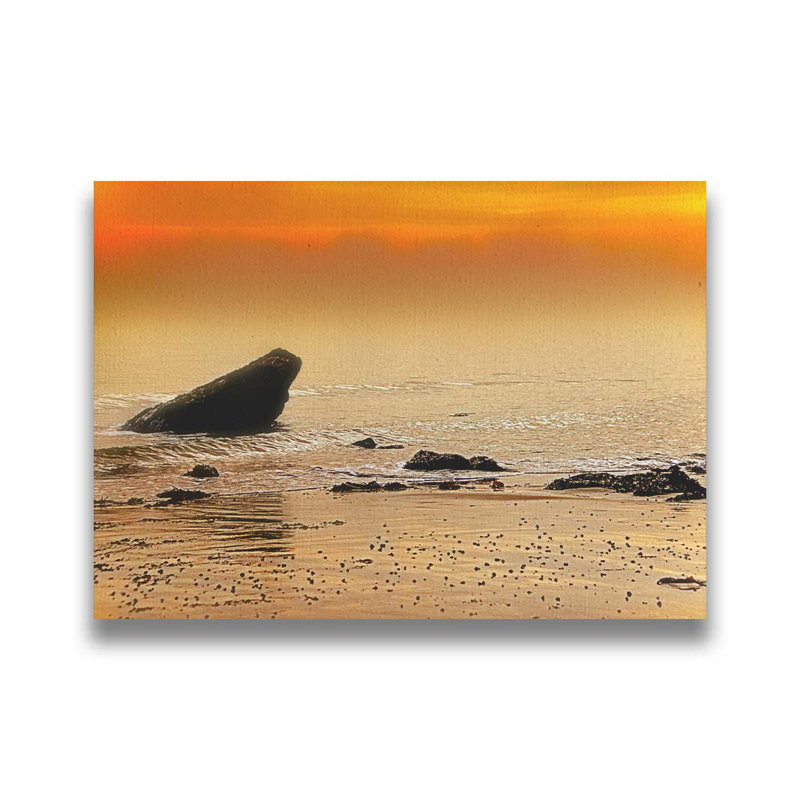 Rocks on the Golden Sea par Hal Halli. Impression sur papier - Montée et encadrée avec de l'acrylique transparent